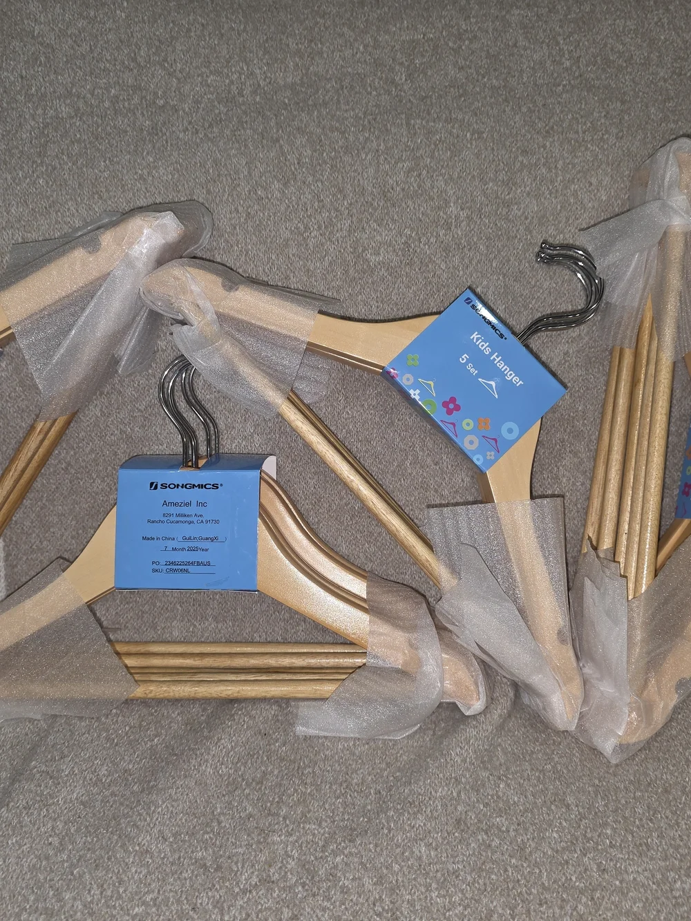 Premium Wooden Hangers 20 Pack Non-Slip Kids Clothes Hangers w/360° Swivel Hook - Picture 4 of 6